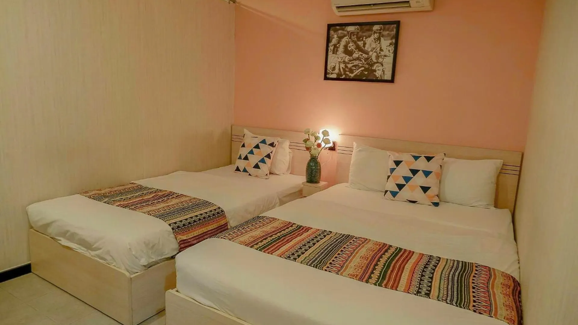 Galaxy Boutique Sai Gon Central Hotel Ho Chi Minh 2*,